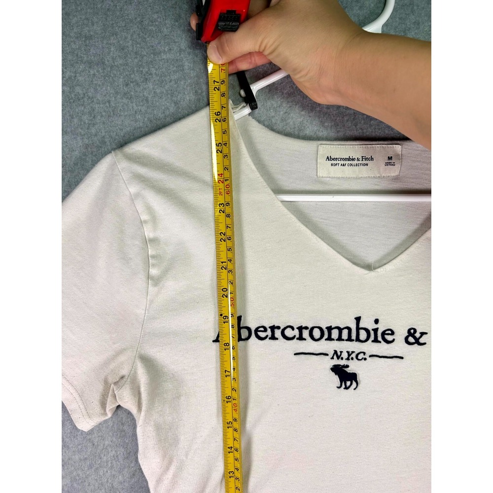 Stain* Abercrombie & Fitch T Shirt Womens M Beige Graphic Print V Neck - Picture 4 of 9